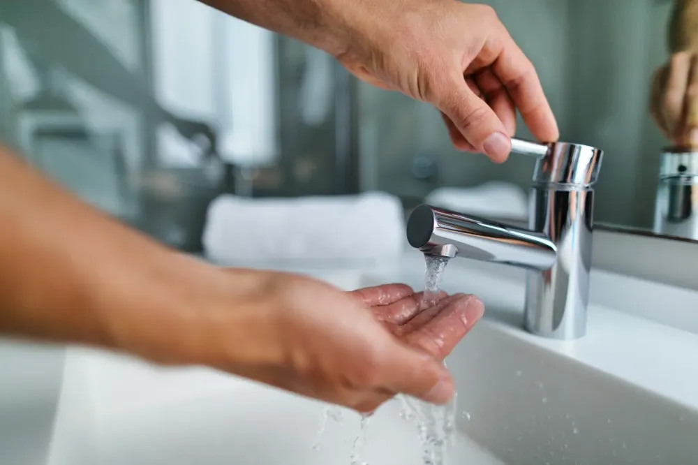 eau chaude robinet